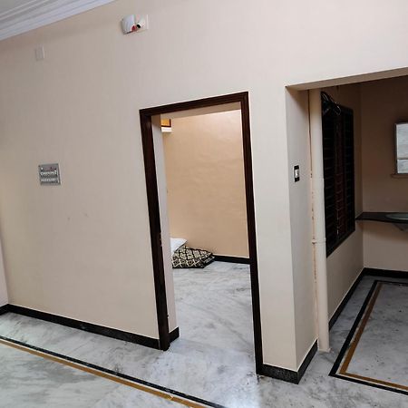 Guru Krupa Home Stay Tiruvannāmalai Extérieur photo