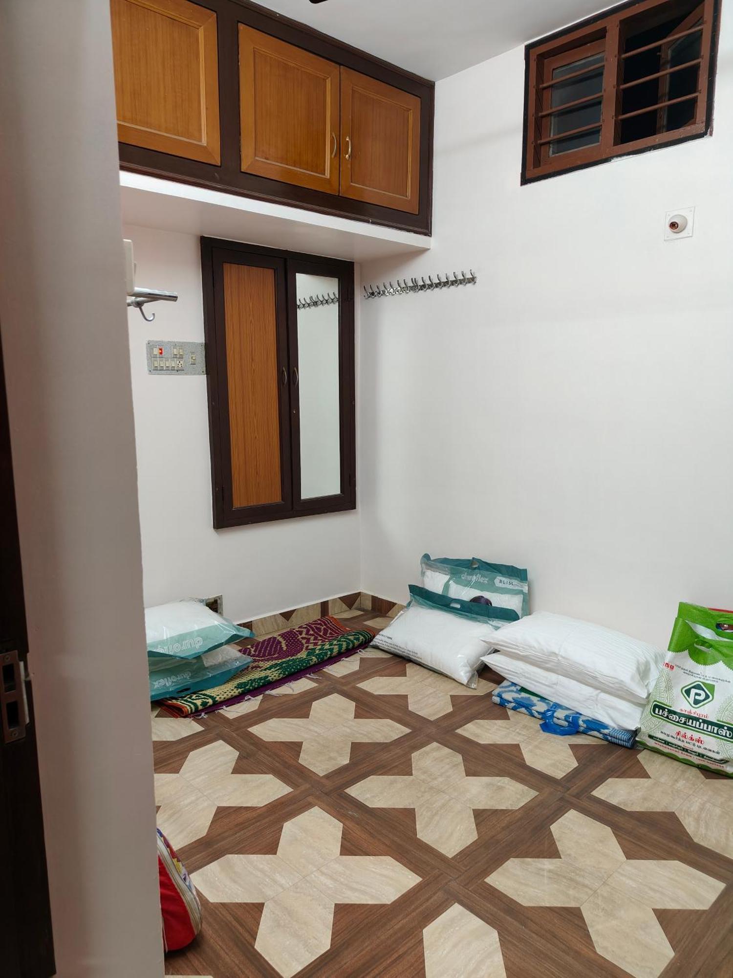 Guru Krupa Home Stay Tiruvannāmalai Extérieur photo